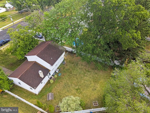 211 SWEDESBORO AVE, Gibbstown, NJ 08027