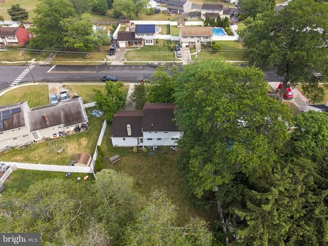 211 SWEDESBORO AVE, Gibbstown, NJ 08027
