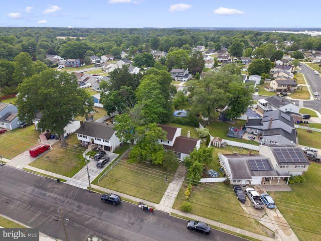 211 SWEDESBORO AVE, Gibbstown, NJ 08027