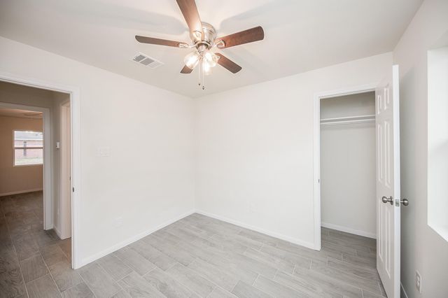 5040 Mallow Street B, Houston, TX 77033