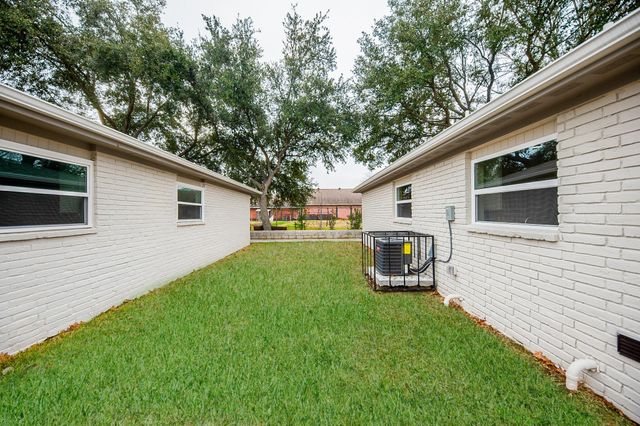 5040 Mallow Street B, Houston, TX 77033