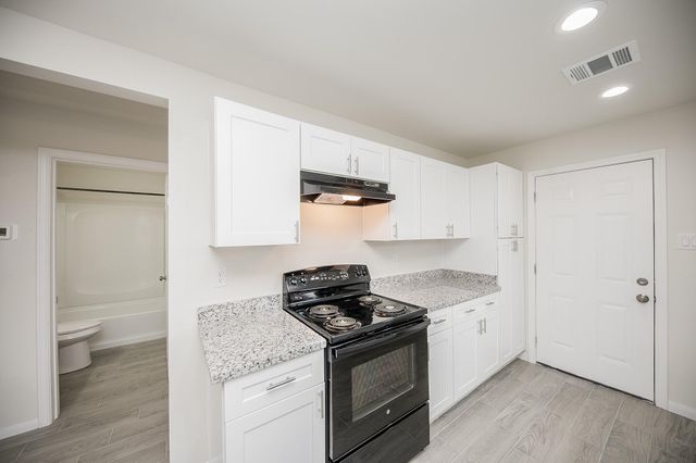 5040 Mallow Street B, Houston, TX 77033