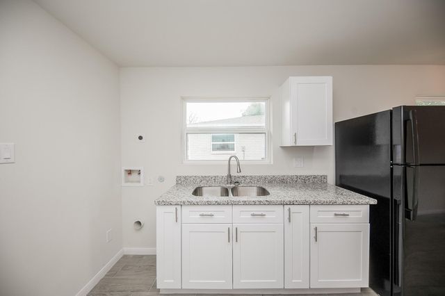 5040 Mallow Street B, Houston, TX 77033