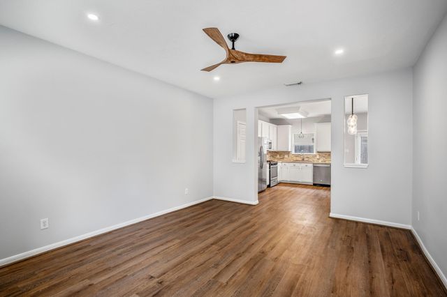 323 Plaza Del Sol Park, Houston, TX 77020