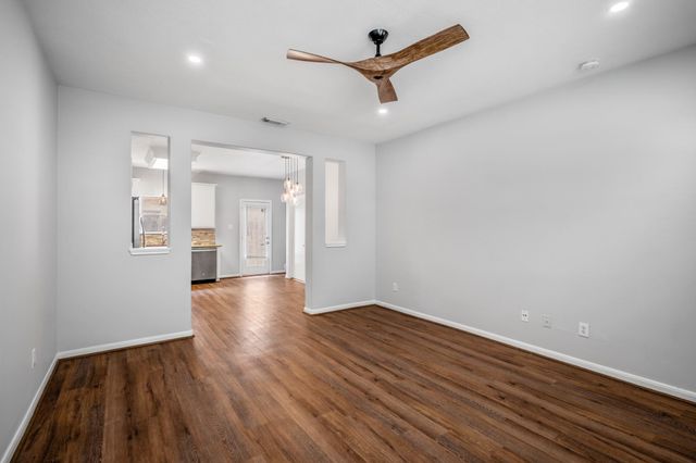 323 Plaza Del Sol Park, Houston, TX 77020