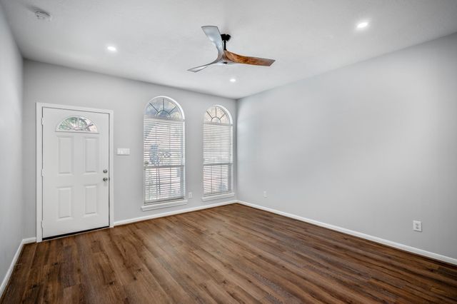323 Plaza Del Sol Park, Houston, TX 77020