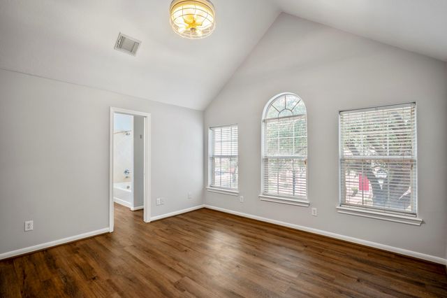 323 Plaza Del Sol Park, Houston, TX 77020