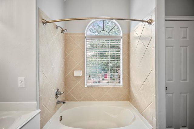323 Plaza Del Sol Park, Houston, TX 77020