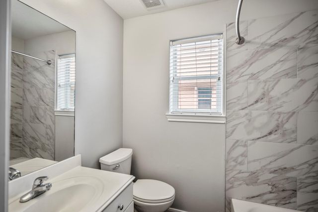 323 Plaza Del Sol Park, Houston, TX 77020
