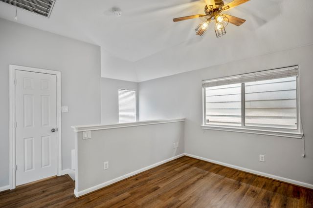323 Plaza Del Sol Park, Houston, TX 77020