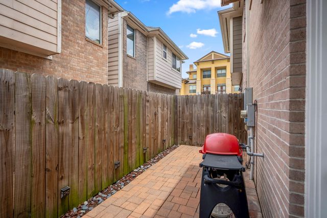 323 Plaza Del Sol Park, Houston, TX 77020