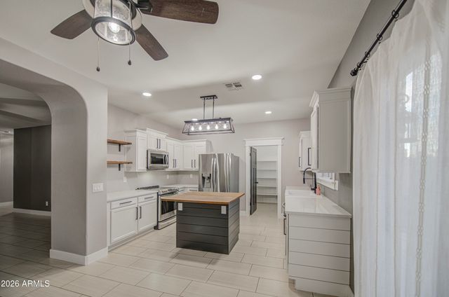 5634 E FLORIAN Avenue, Mesa, AZ 85206