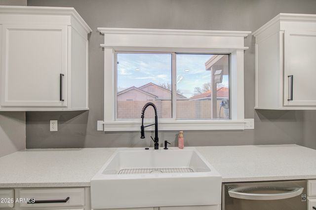 5634 E FLORIAN Avenue, Mesa, AZ 85206