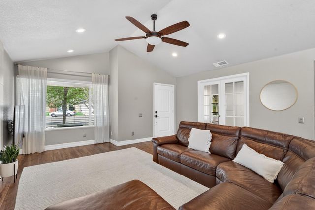 3925 Talmage Ct, Sacramento, CA 95827