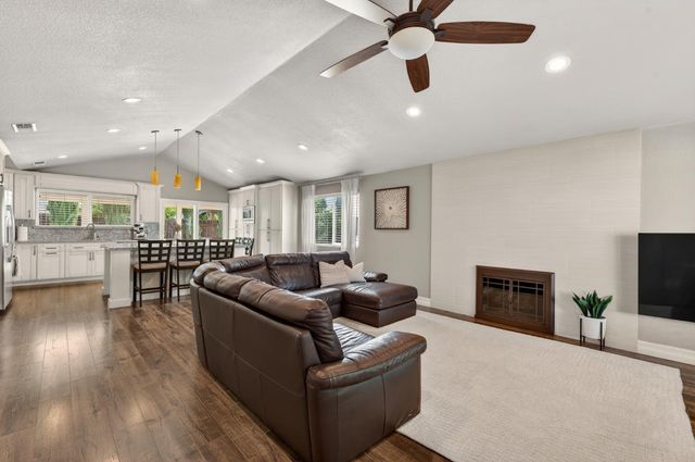 3925 Talmage Ct, Sacramento, CA 95827