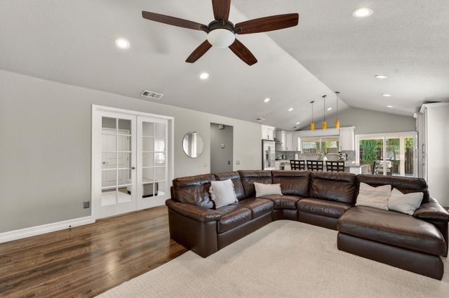 3925 Talmage Ct, Sacramento, CA 95827