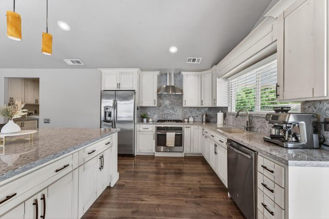 3925 Talmage Ct, Sacramento, CA 95827