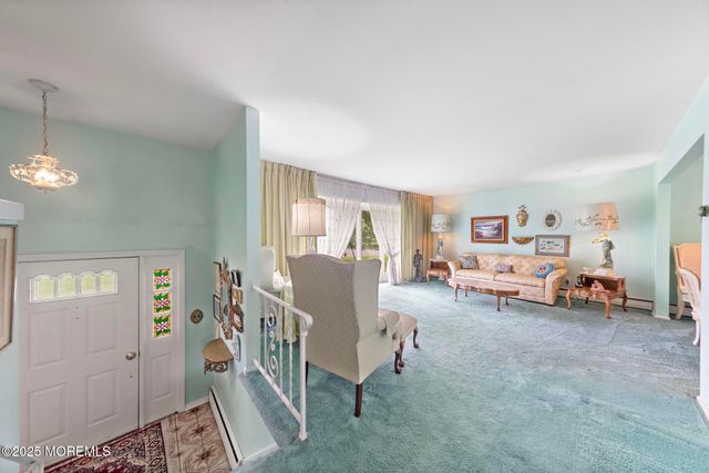 30 Clearview Drive, Tinton Falls, NJ 07724