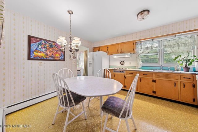30 Clearview Drive, Tinton Falls, NJ 07724