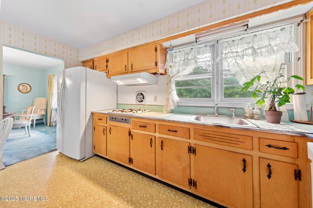 30 Clearview Drive, Tinton Falls, NJ 07724