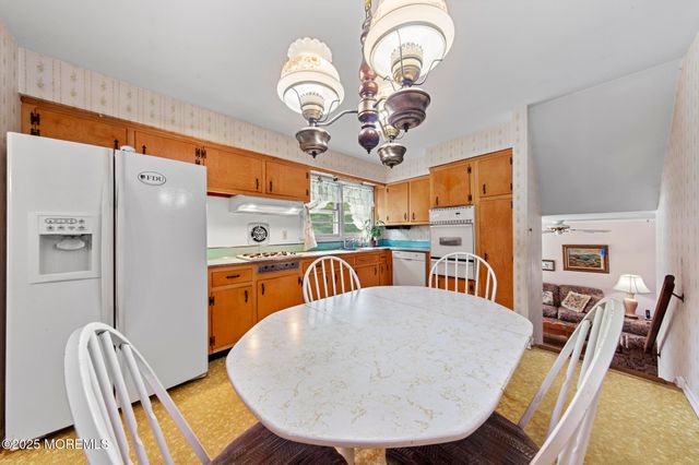 30 Clearview Drive, Tinton Falls, NJ 07724