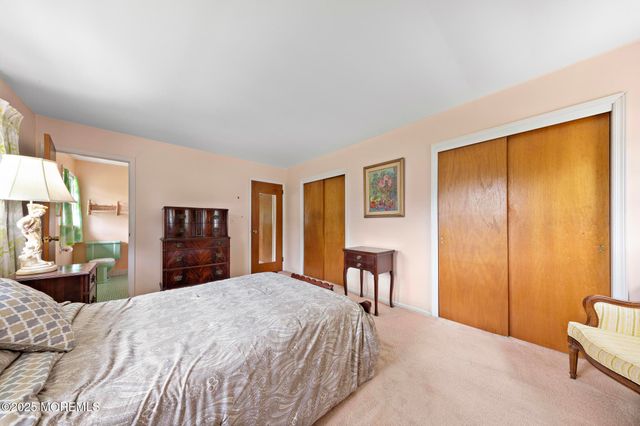 30 Clearview Drive, Tinton Falls, NJ 07724