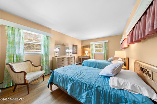 30 Clearview Drive, Tinton Falls, NJ 07724