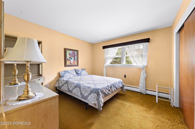 30 Clearview Drive, Tinton Falls, NJ 07724