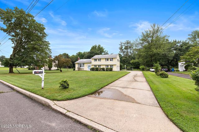 30 Clearview Drive, Tinton Falls, NJ 07724