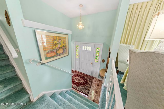 30 Clearview Drive, Tinton Falls, NJ 07724