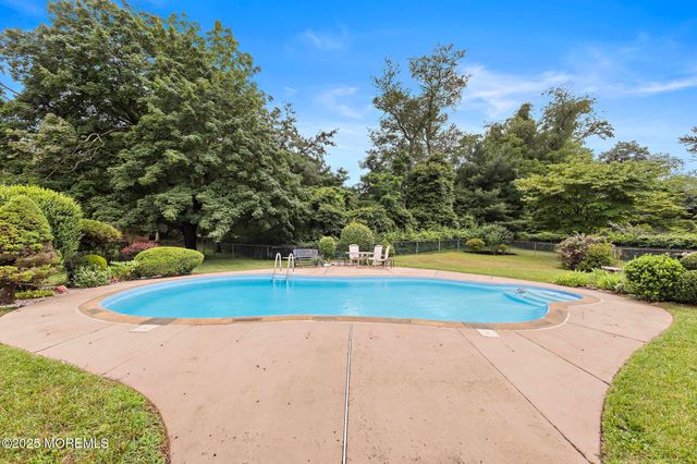 30 Clearview Drive, Tinton Falls, NJ 07724