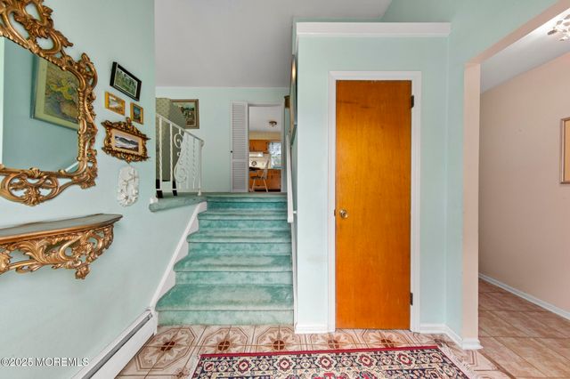 30 Clearview Drive, Tinton Falls, NJ 07724