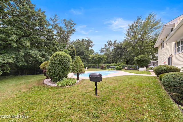 30 Clearview Drive, Tinton Falls, NJ 07724