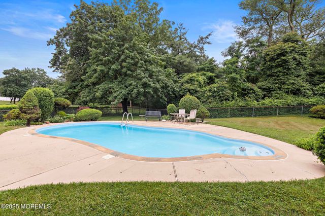 30 Clearview Drive, Tinton Falls, NJ 07724