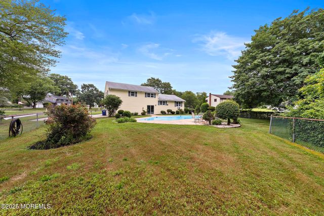 30 Clearview Drive, Tinton Falls, NJ 07724