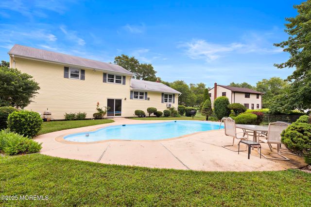 30 Clearview Drive, Tinton Falls, NJ 07724