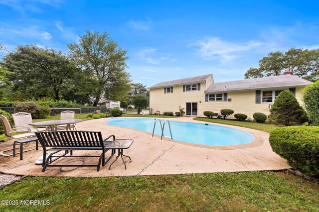 30 Clearview Drive, Tinton Falls, NJ 07724