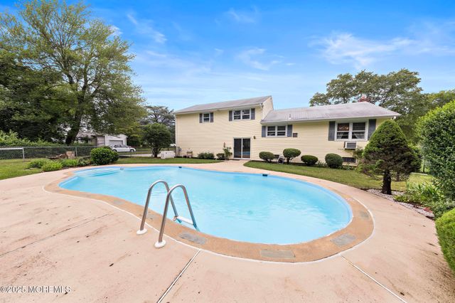 30 Clearview Drive, Tinton Falls, NJ 07724