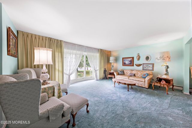 30 Clearview Drive, Tinton Falls, NJ 07724