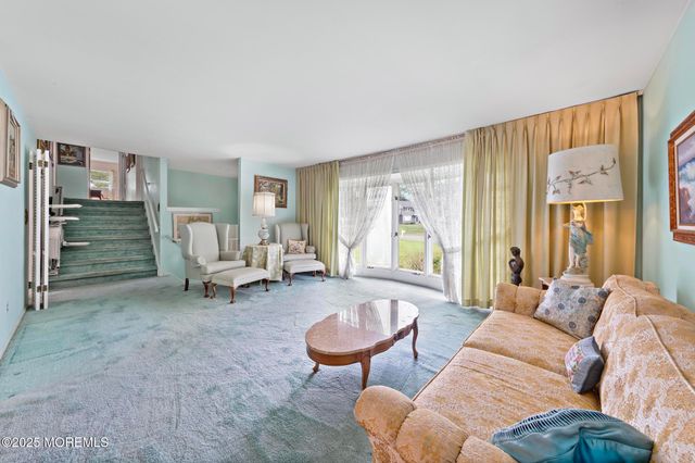 30 Clearview Drive, Tinton Falls, NJ 07724