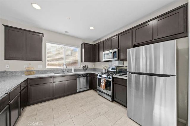 6958 Stanza Court, Fontana, CA 92336