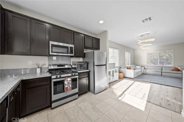 6958 Stanza Court, Fontana, CA 92336