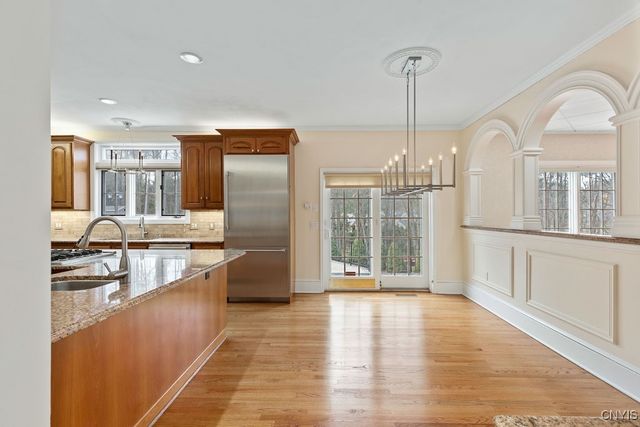 7111 Thorntree Hill Drive, Dewitt, NY 13066