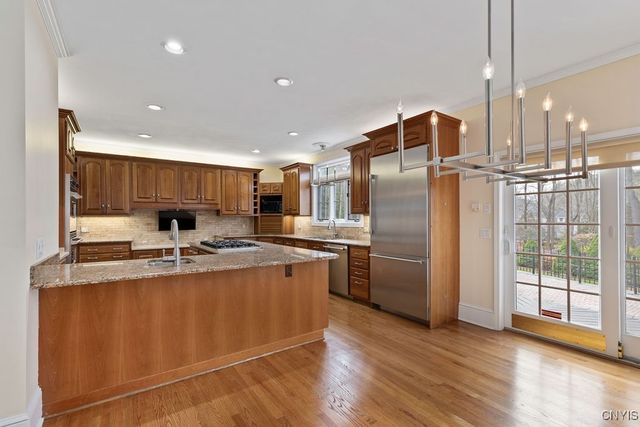 7111 Thorntree Hill Drive, Dewitt, NY 13066