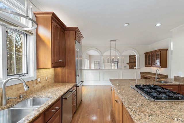 7111 Thorntree Hill Drive, Dewitt, NY 13066