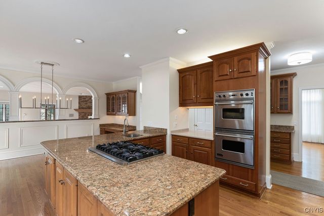 7111 Thorntree Hill Drive, Dewitt, NY 13066