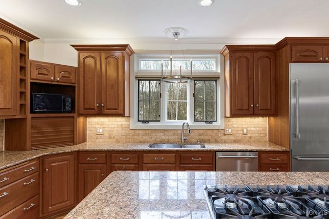 7111 Thorntree Hill Drive, Dewitt, NY 13066