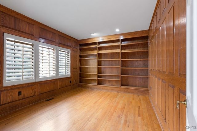 7111 Thorntree Hill Drive, Dewitt, NY 13066