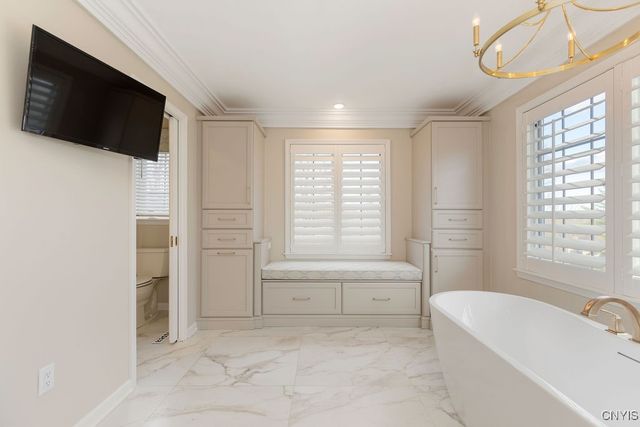 7111 Thorntree Hill Drive, Dewitt, NY 13066