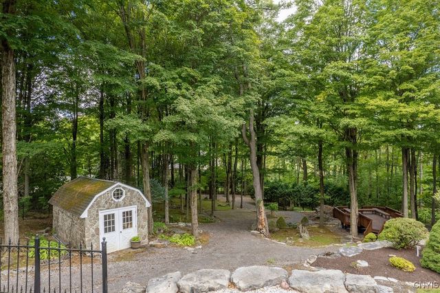 7111 Thorntree Hill Drive, Dewitt, NY 13066